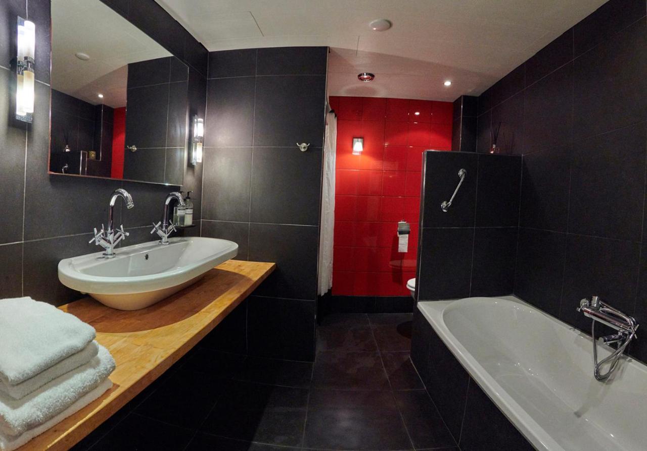 Deluxe Double Room Bath