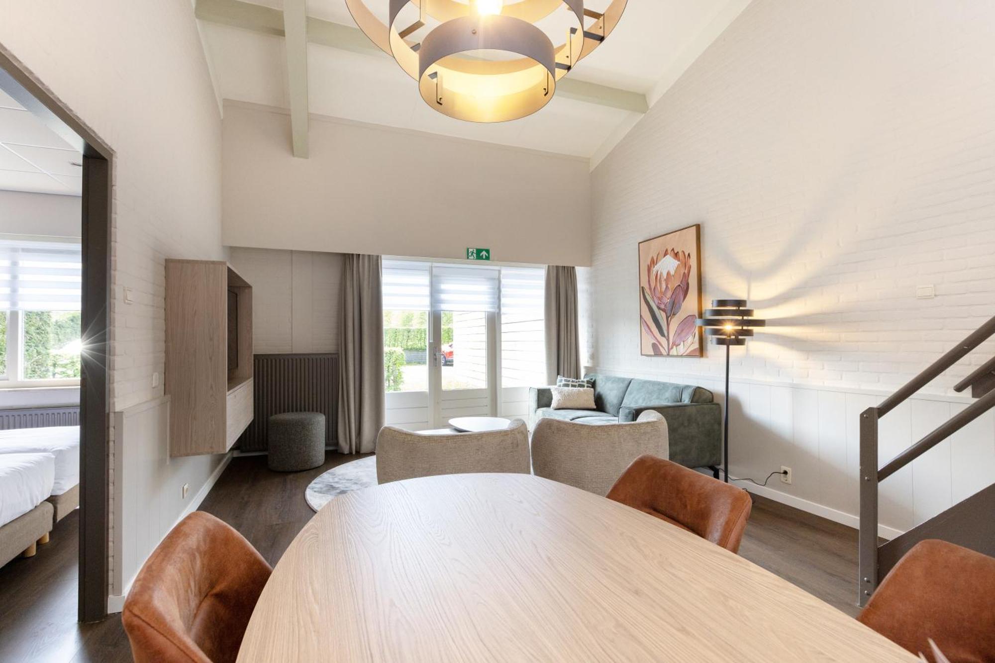 Family Room,1664649434:JPEG